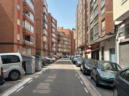Vista exterior de Pis en venda en Valladolid Capital amb Calefacció, Parquet i Forn
