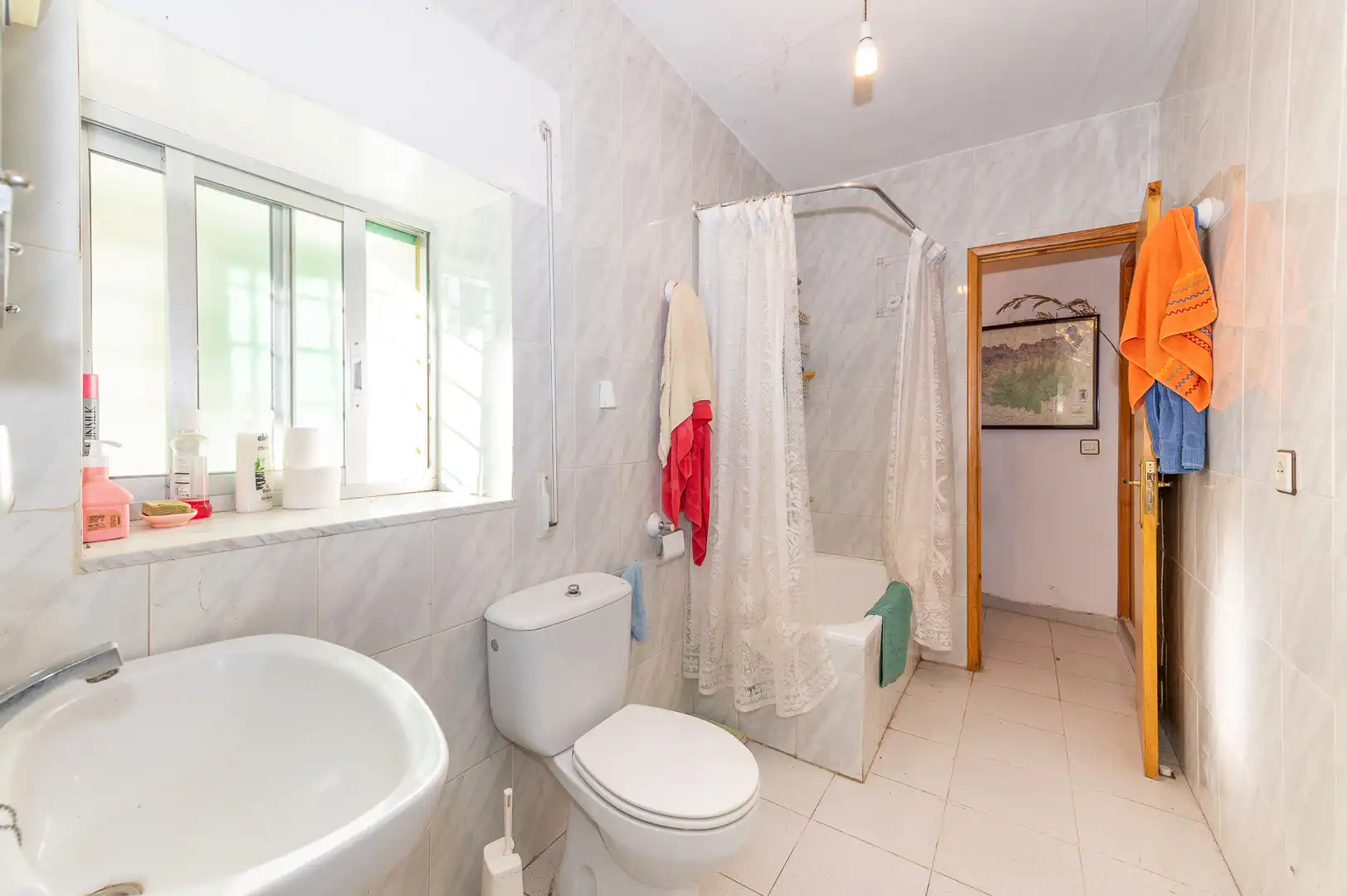 Badezimmer von Country house zum Verkauf in Santa Colomba de Somoza mit Möbliert