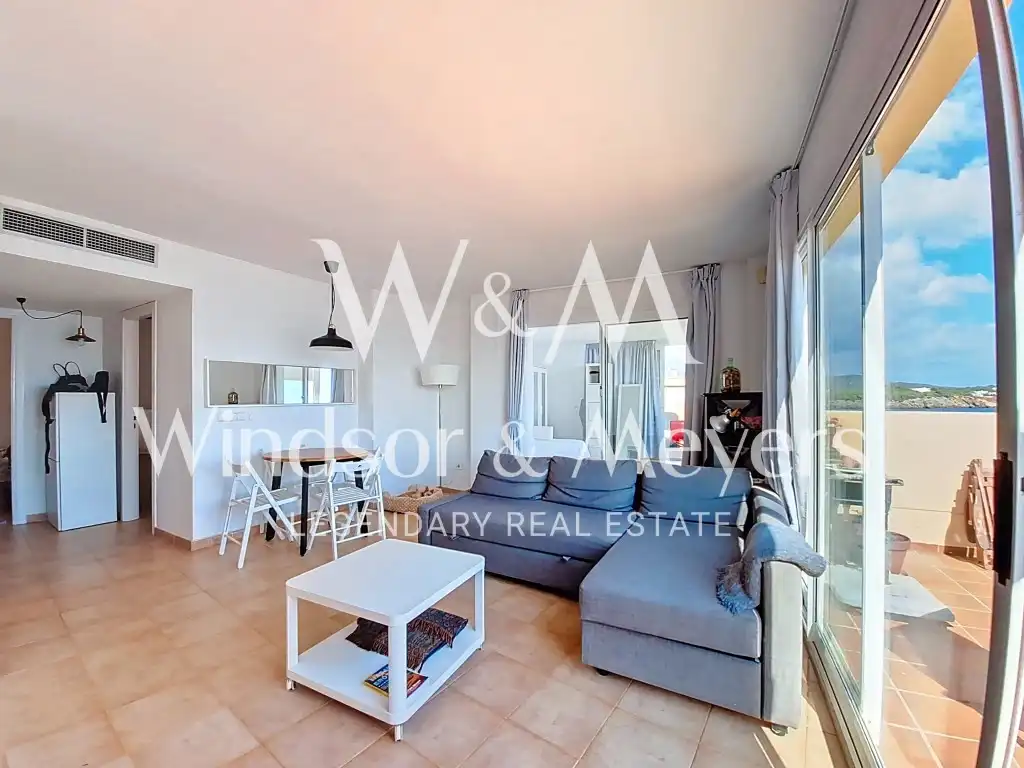 Sala de estar de Apartamento en venta en Santa Eulària des Riu con Aire acondicionado, Amueblado y Piscina comunitaria