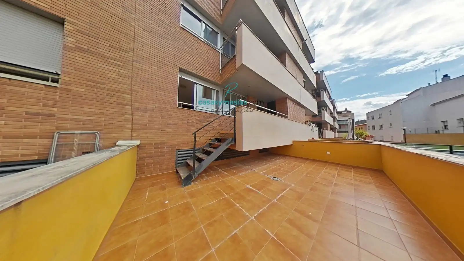 Außenansicht von Wohnungen zur Miete in Sant Quintí de Mediona mit Heizung, Privatgarten und Terrasse
