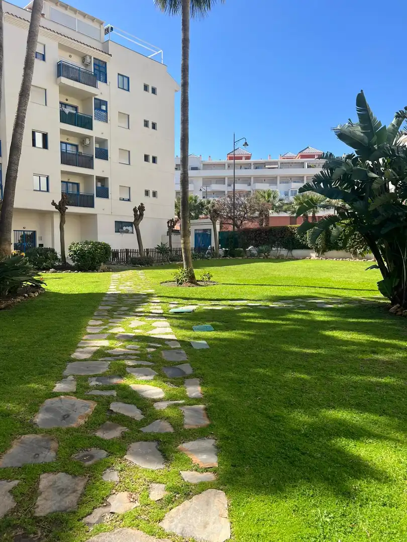 Jardí de Apartament en venda en Estepona amb Terrassa, Piscina i Piscina comunitària
