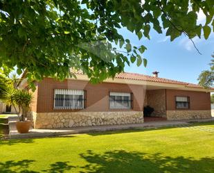 Vista exterior de Casa o xalet en venda en Badajoz Capital amb Aire condicionat, Jardí privat i Piscina