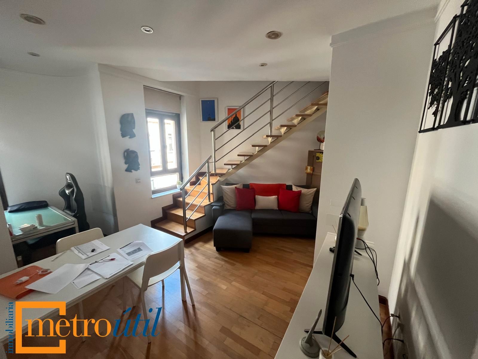 Sala d'estar de Dúplex en venda en Salamanca Capital amb Calefacció i Parquet