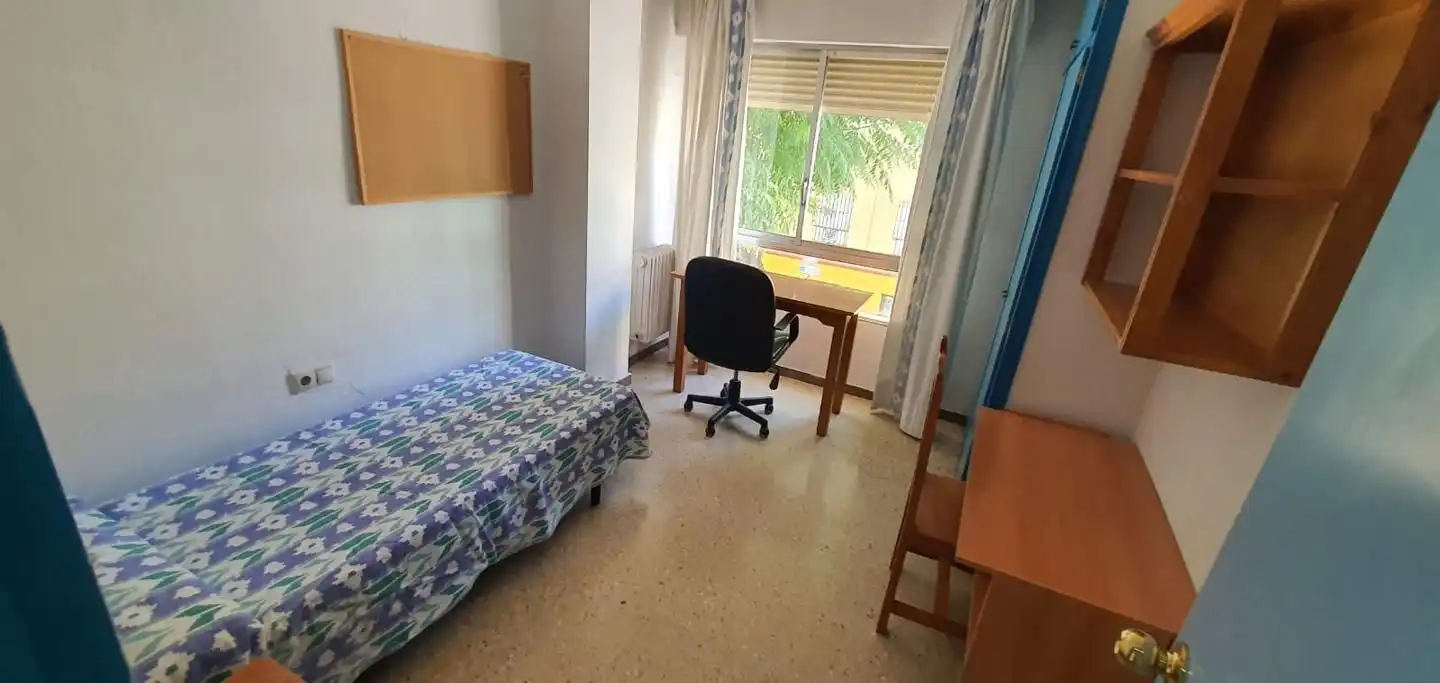 Estudio de alquiler en Calle Calle Melchor Almagro, Centro - Sagrario