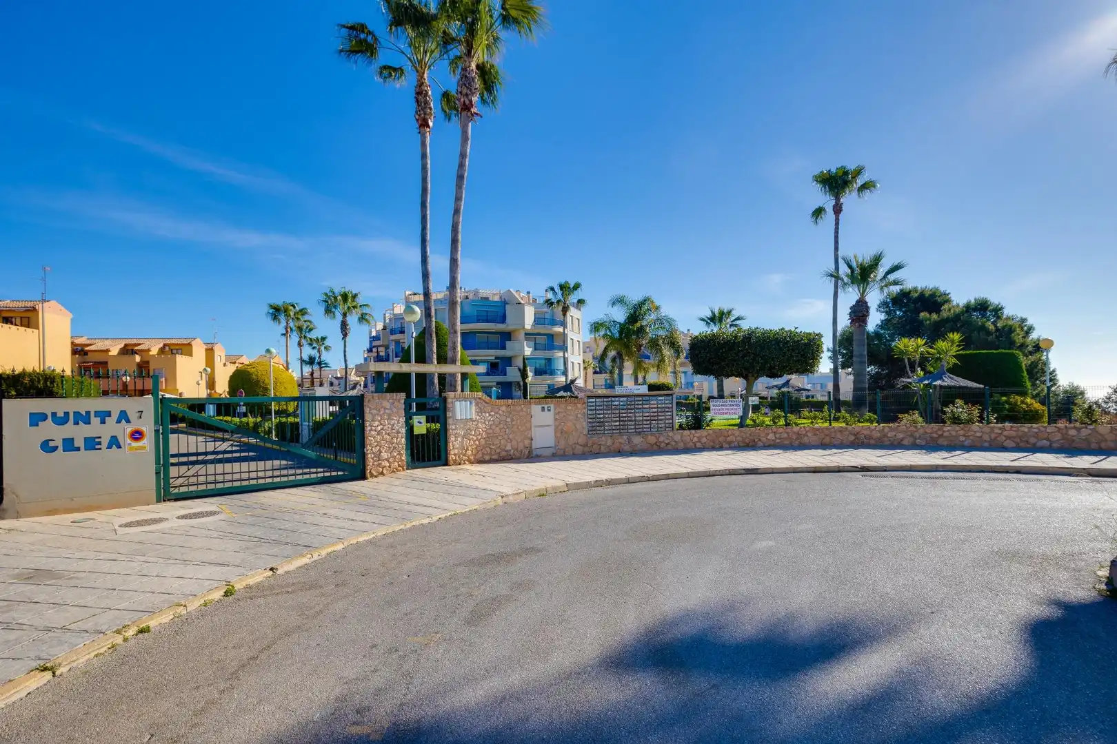 Vista exterior de Piso en venta en Orihuela con Aire acondicionado, Amueblado y Piscina comunitaria