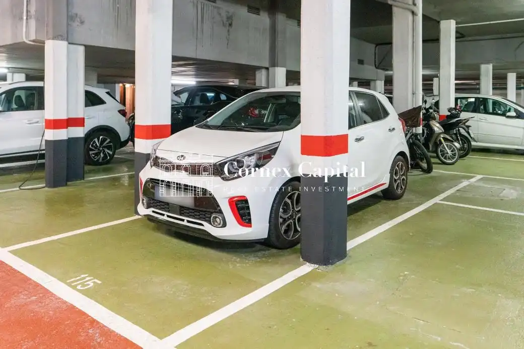 Parking de Piso en venta en Barcelona con Aire acondicionado, Calefacción y Terraza