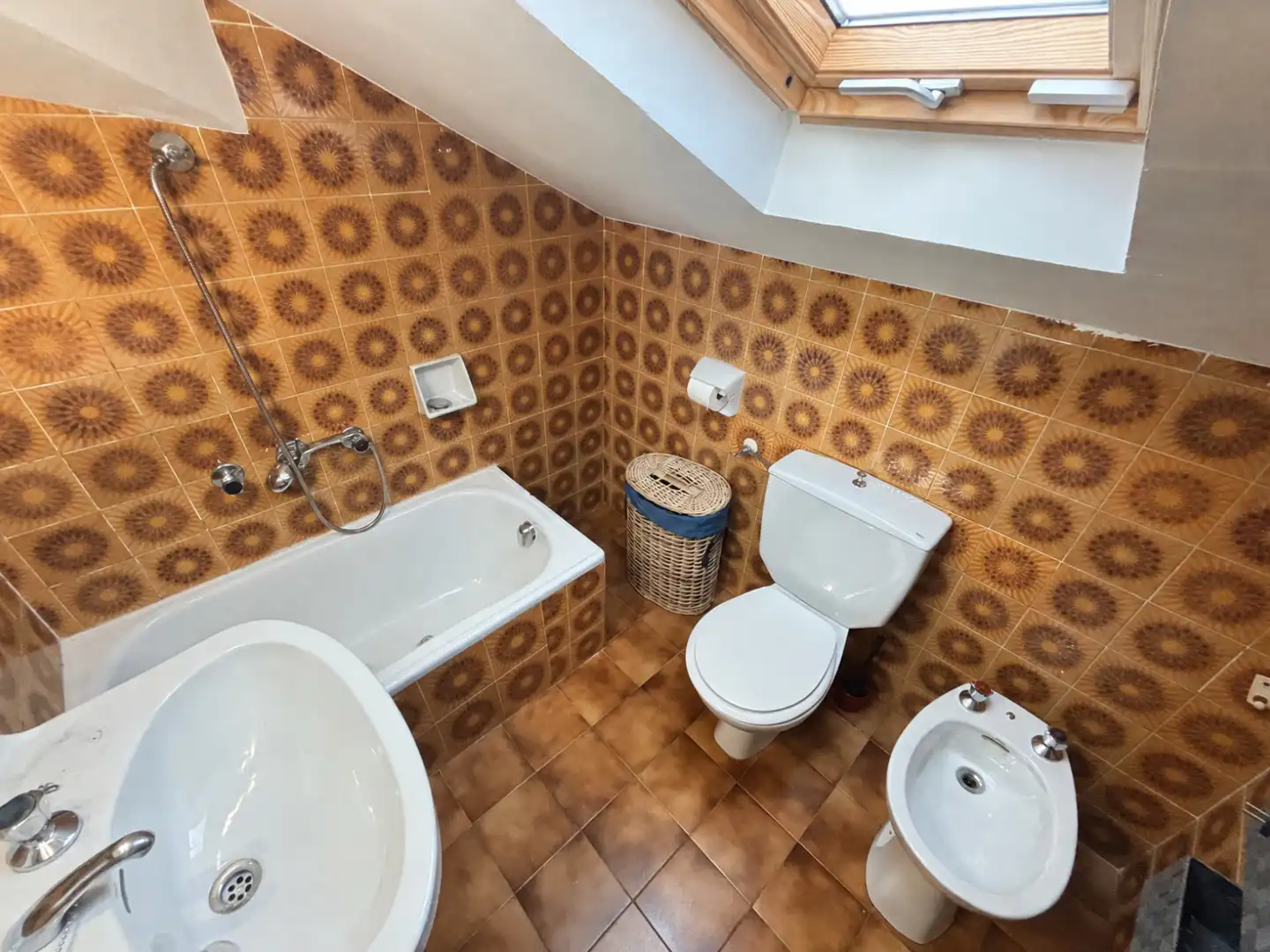 Badezimmer von Dachboden zum Verkauf in Santillana del Mar, Cantabria