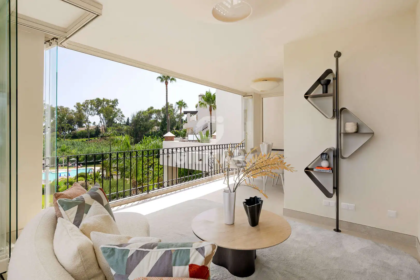 Terrasse von Wohnung zum Verkauf in Estepona mit Schwimmbad und Balkon