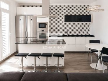 House for sale in Calle Sardana 10