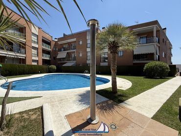 Flat with pool for sale in Avinguda Adelaida 30
