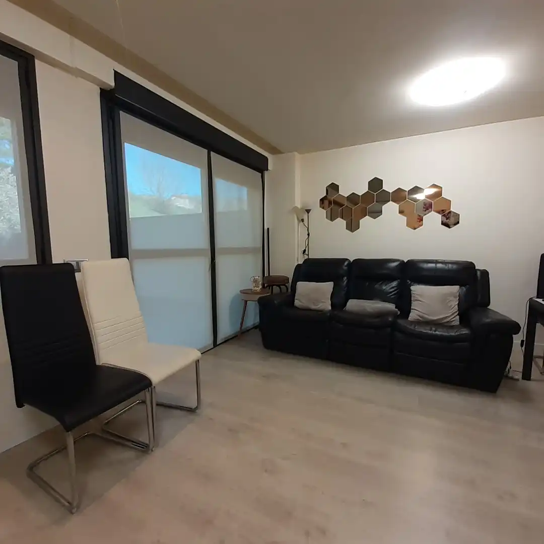 Wohnzimmer von Einfamilien-Reihenhaus zum Verkauf in Esteribar mit Heizung, Privatgarten und Terrasse