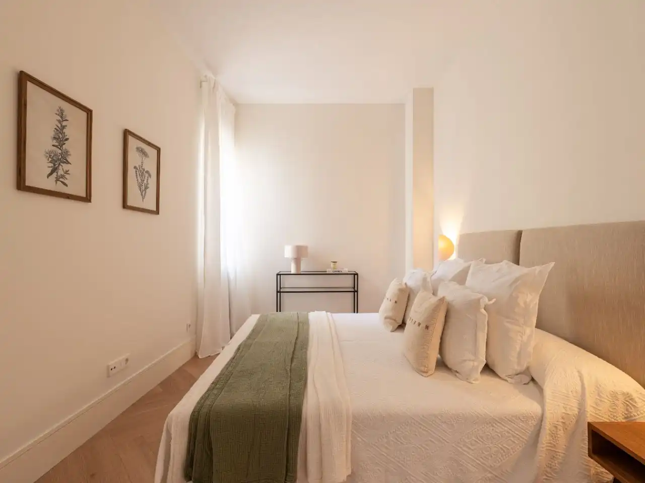 Bedroom of Flat for sale in  Madrid Capital  with Air Conditioner and Balcony