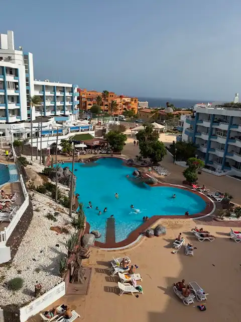 Piscina de Estudio en venta en San Miguel de Abona con Aire acondicionado, Parquet y Terraza