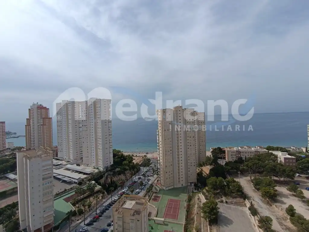Vista exterior de Piso en venta en Benidorm con Jardín privado, Piscina y Amueblado