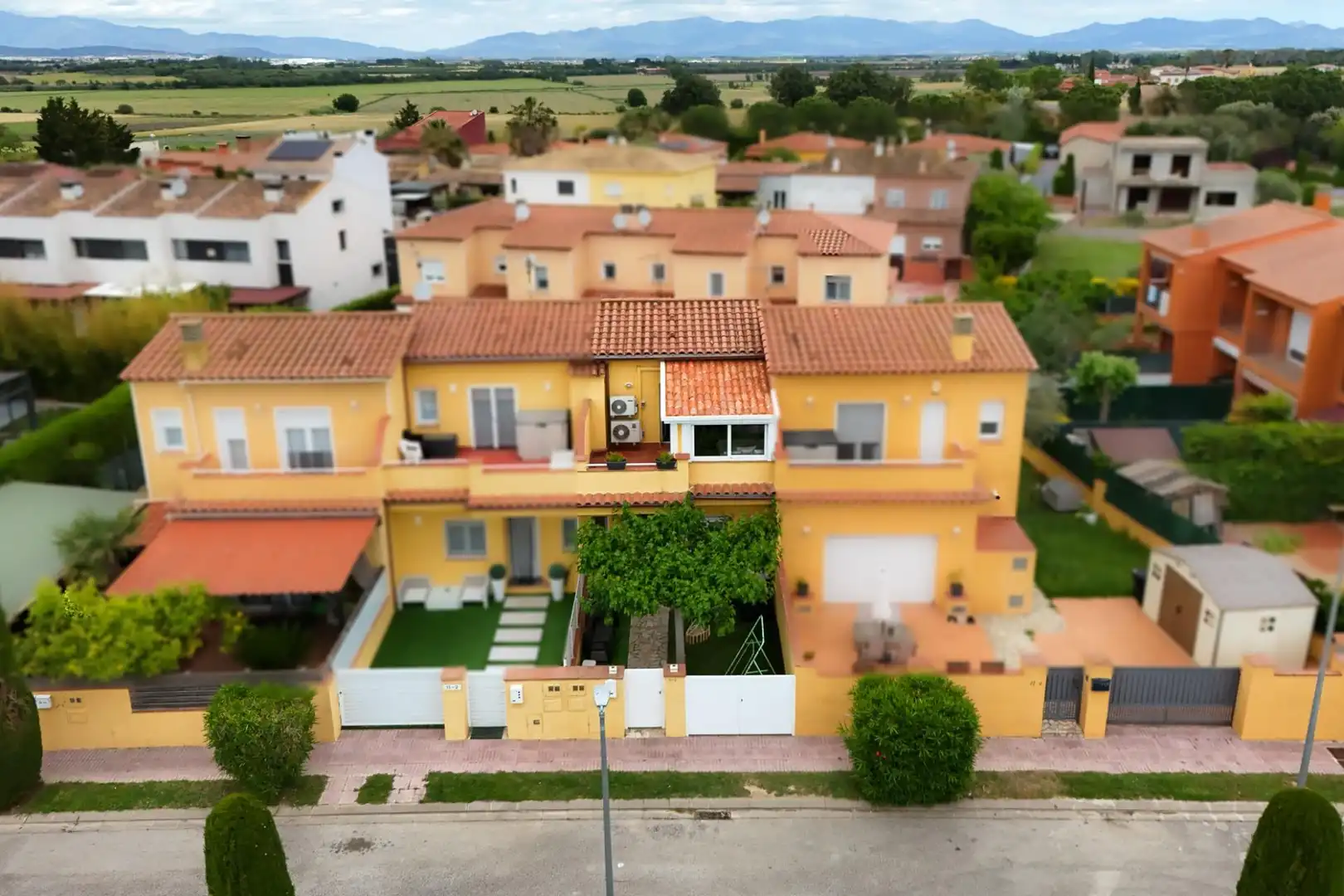 Vista exterior de Casa adosada en venda en Torroella de Fluvià amb Aire condicionat, Calefacció i Jardí privat