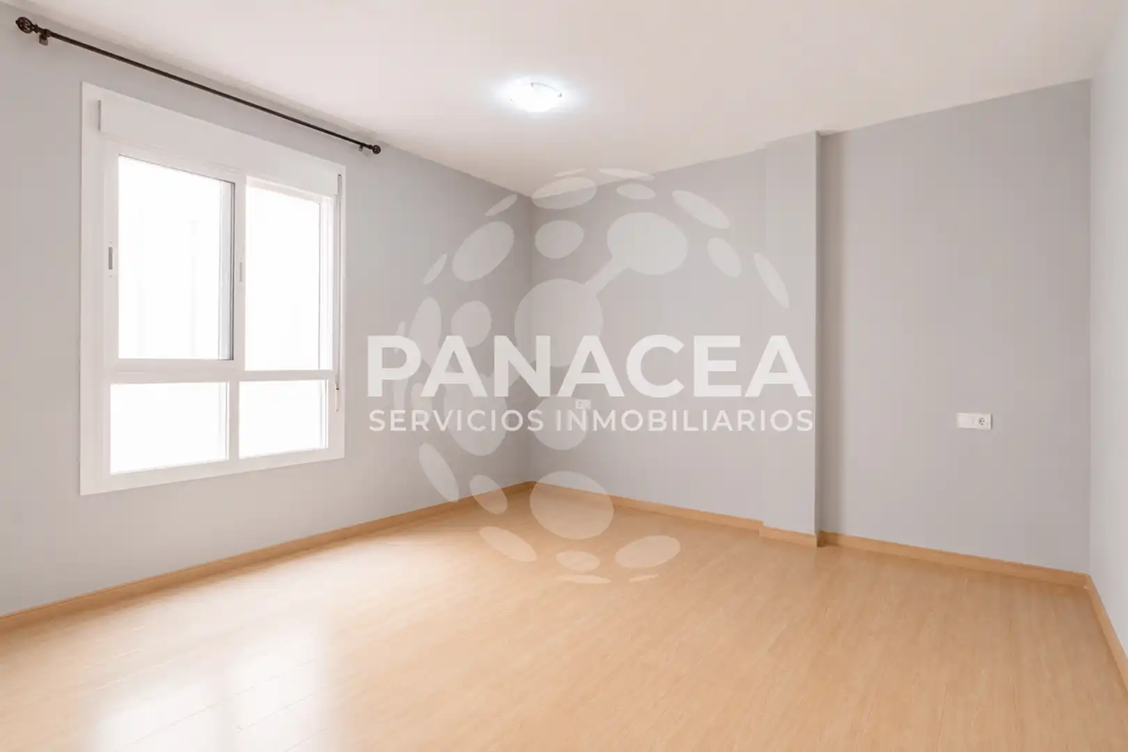 Habitación de Piso en venta en Roquetas de Mar con Amueblado, Horno y Microondas