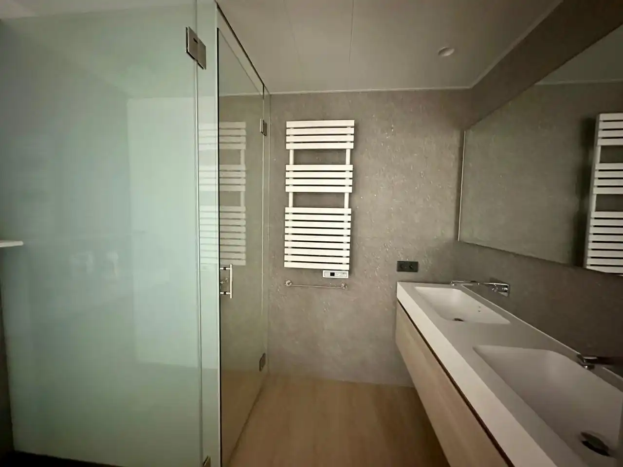 Baño de Piso de alquiler en Escaldes – Engordany con Calefacción, Parquet y Terraza