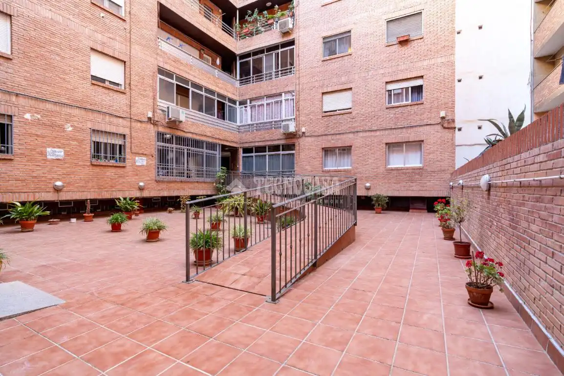 Vista exterior de Piso en venta en Granada