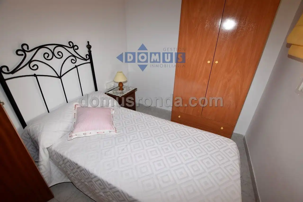 Habitación de Piso en venta en Ronda con Trastero, Amueblado y Lavadora