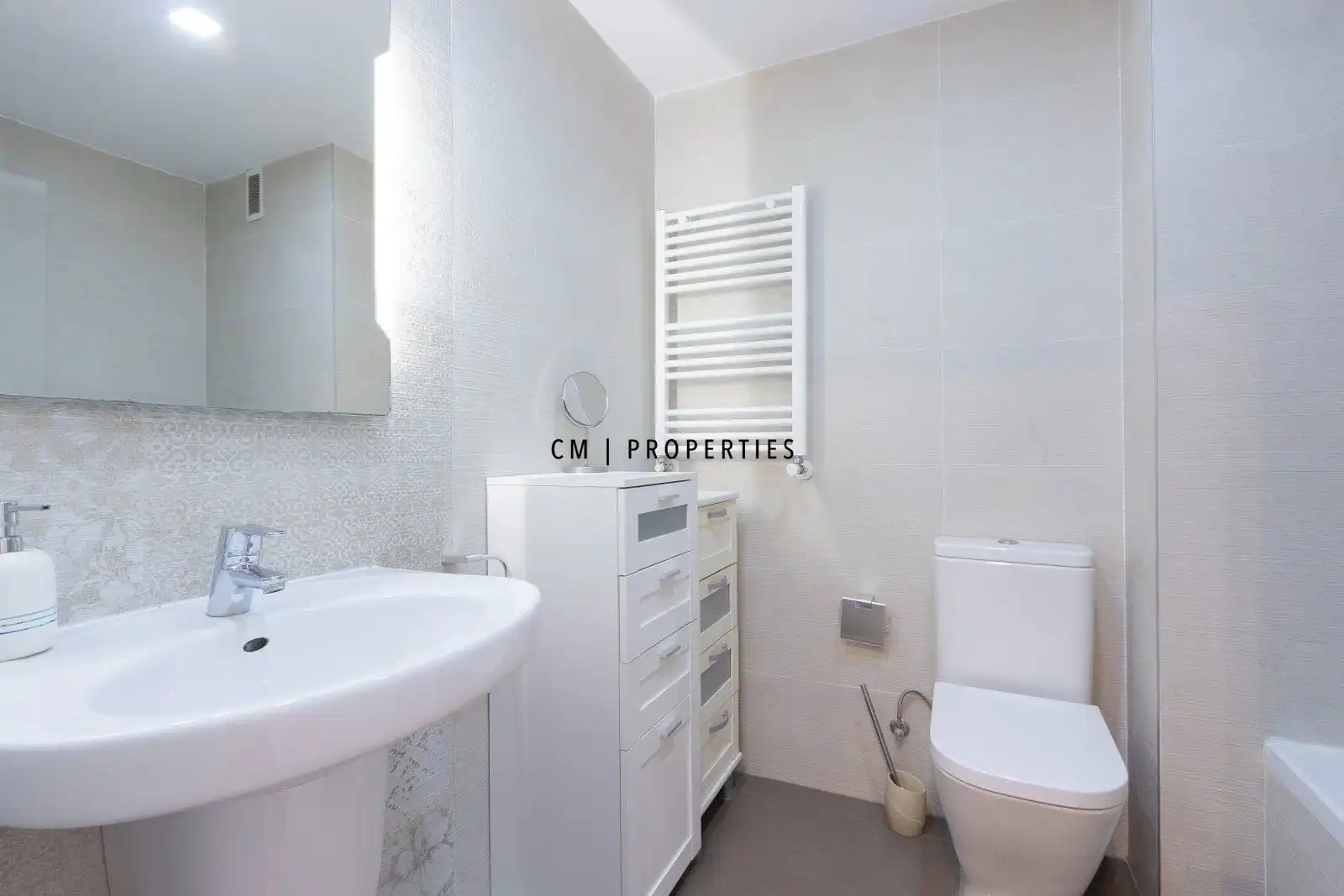Badezimmer von Wohnung zur Miete in Valencia mit Klimaanlage, Heizung und Terrasse