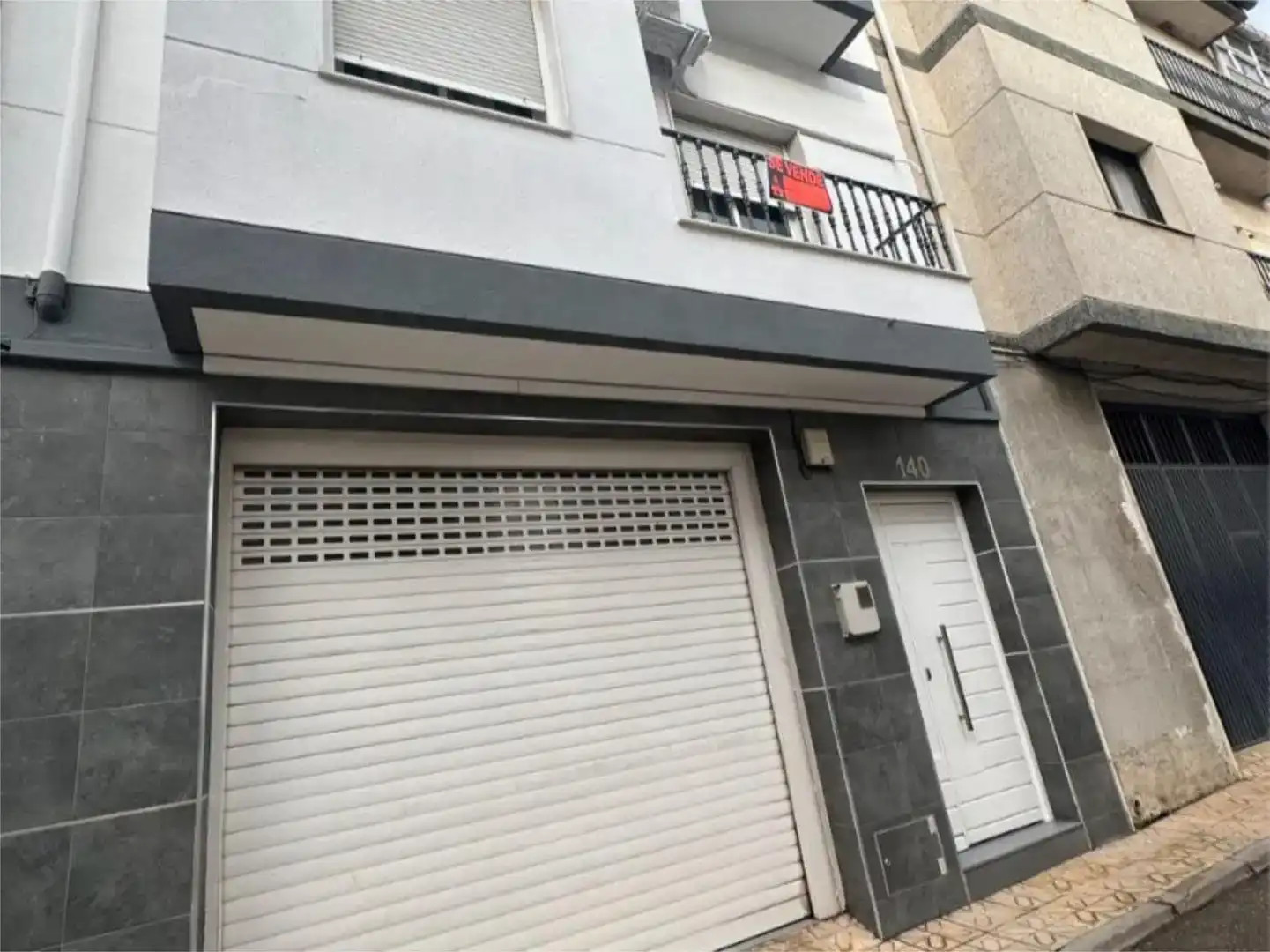 Vista exterior de Casa adosada en venda en Fuensanta de Martos amb Aire condicionat i Balcó