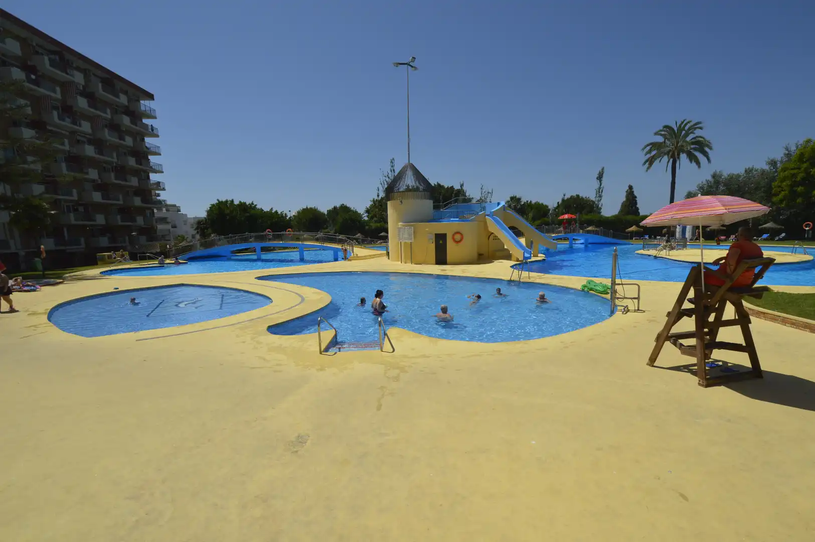 Piscina de Estudio en venta en Benalmádena con Aire acondicionado, Terraza y Amueblado