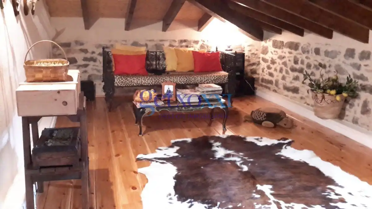 Sala d'estar de Finca rústica en venda en Entrambasaguas amb Calefacció, Jardí privat i Terrassa