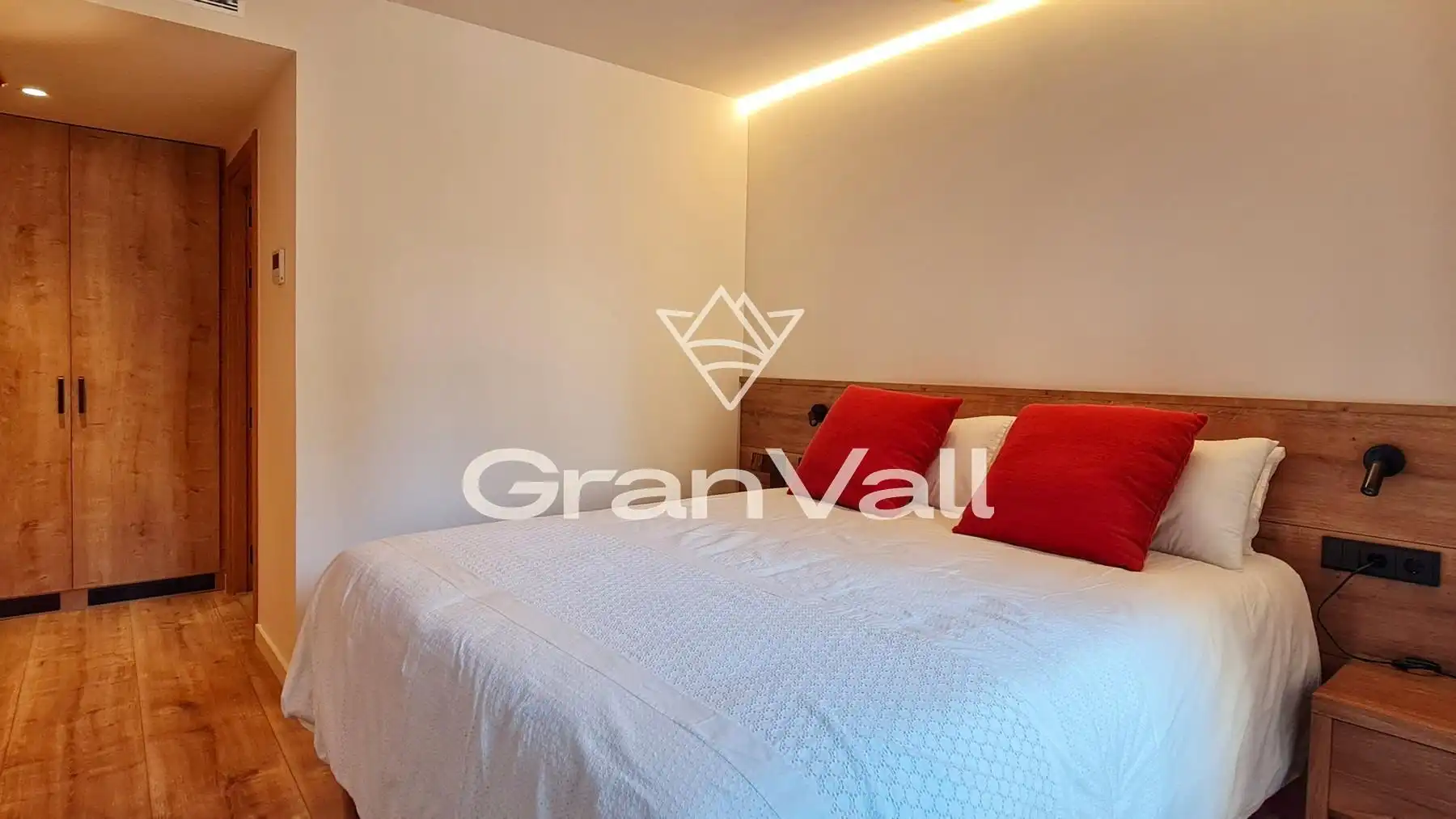 Dormitori de Apartament en venda en Puigcerdà amb Calefacció, Terrassa i Traster