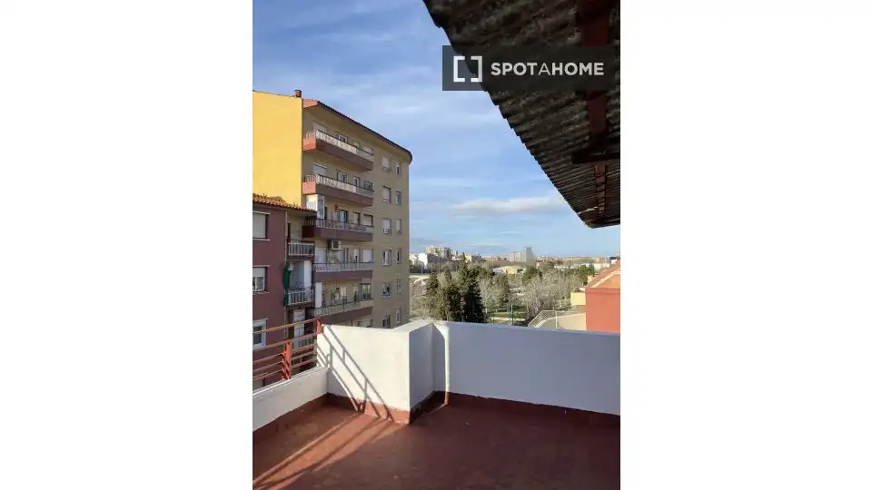 Exterior view of Flat for rent in Zaragoza  with Air Conditioner, Heating and Furnished