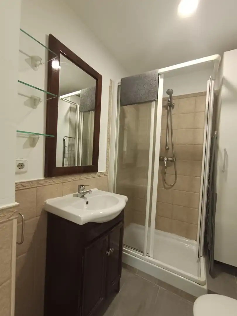 Badezimmer von Wohnung zur Miete in Madrid mit Klimaanlage, Heizung und Balkon