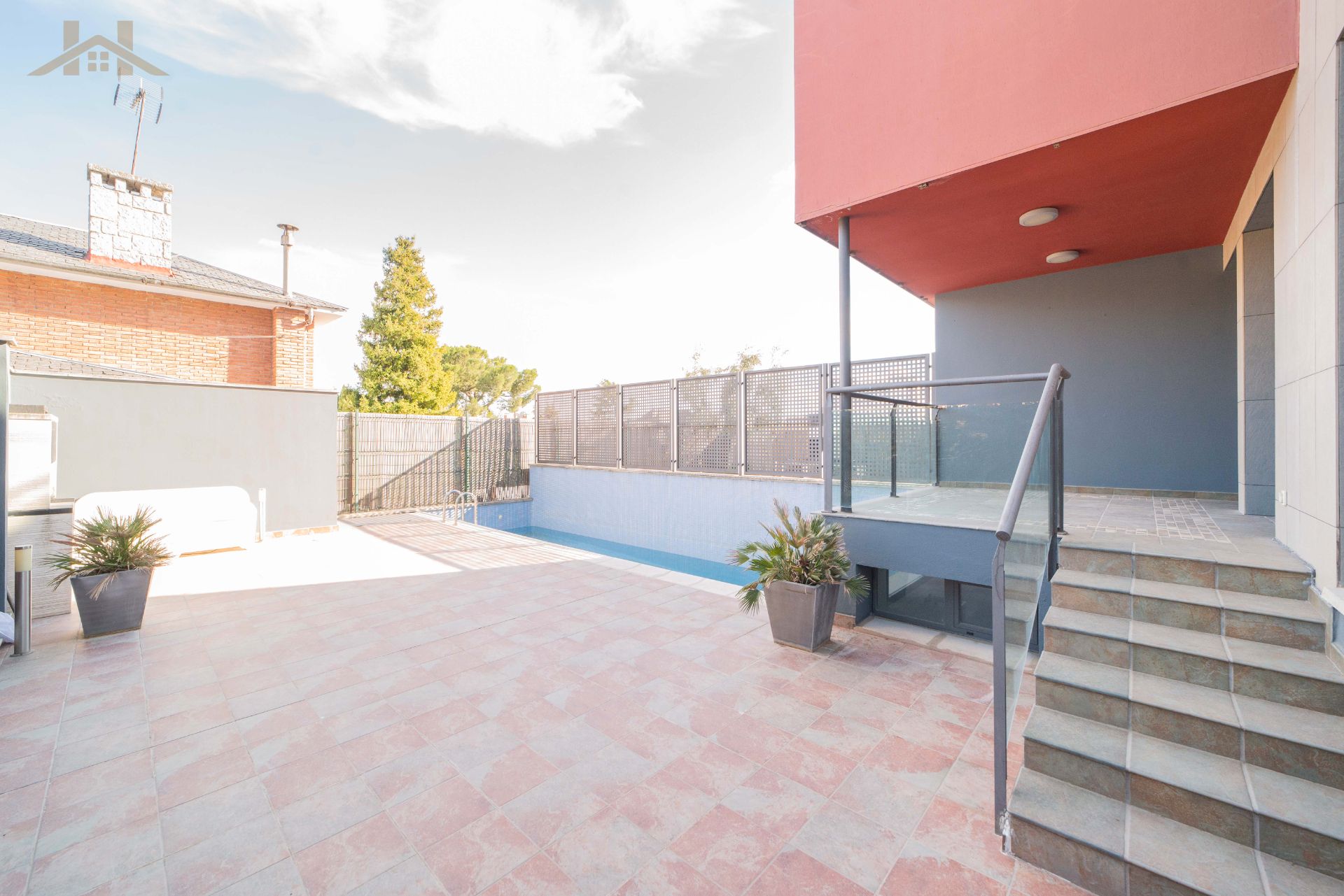 Swimming pool of Single-family semi-detached for sale in Pozuelo de Alarcón  with Air Conditioner, Heating and Terrace