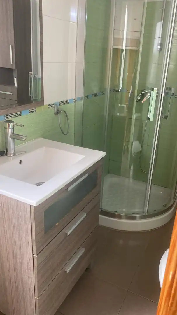 Badezimmer von Wohnung zur Miete in Granada mit Heizung, Möbliert und Waschmaschine