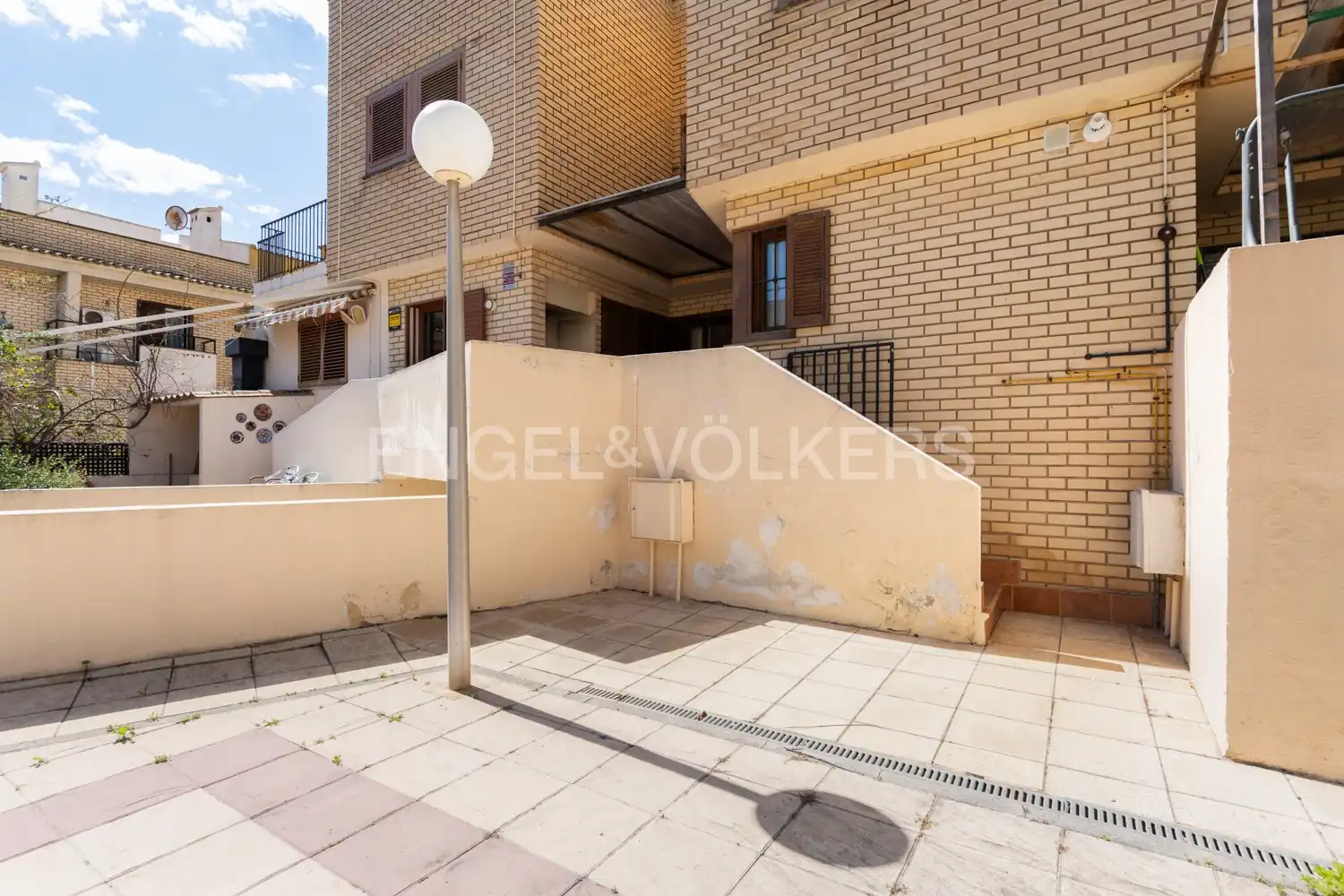 Vista exterior de Casa o xalet de lloguer en Valencia amb Aire condicionat, Calefacció i Jardí privat