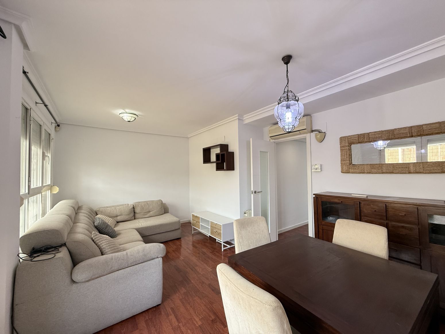 Sala d'estar de Pis de lloguer en  Valencia Capital amb Aire condicionat, Terrassa i Moblat