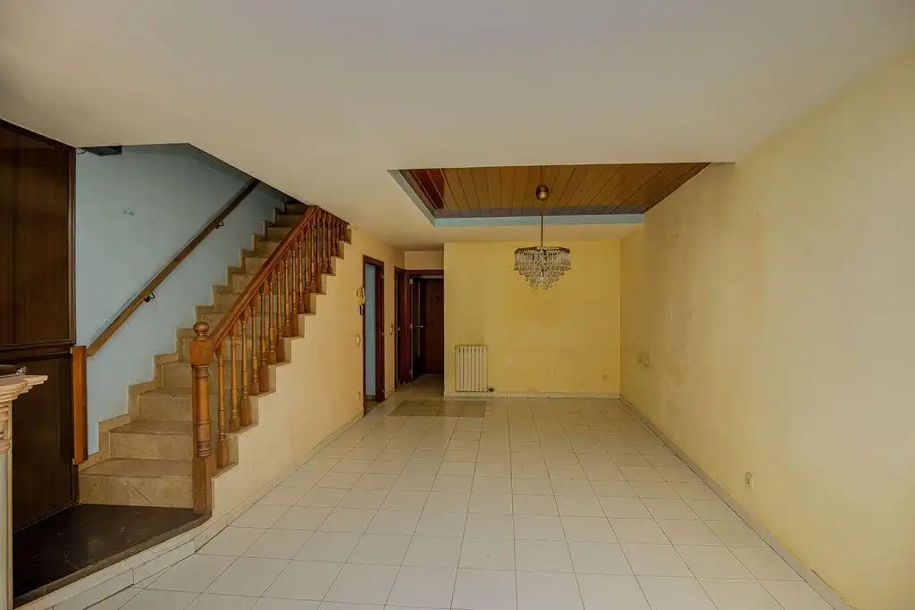 Casa adosada en venda en Olot amb Balcó