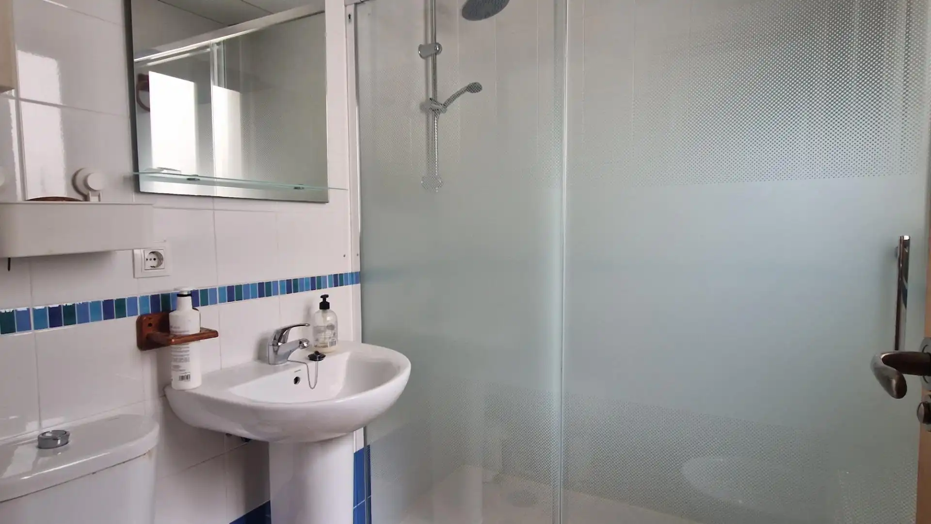Badezimmer von Wohnung zum Verkauf in Jerez de la Frontera mit Klimaanlage, Parkett und Möbliert