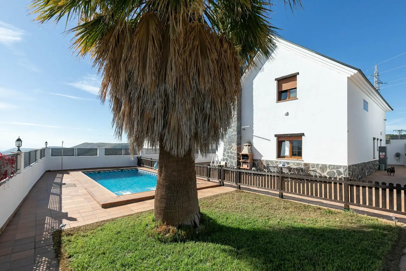 Vista exterior de Casa o xalet en venda en Huétor de Santillán amb Calefacció, Jardí privat i Piscina