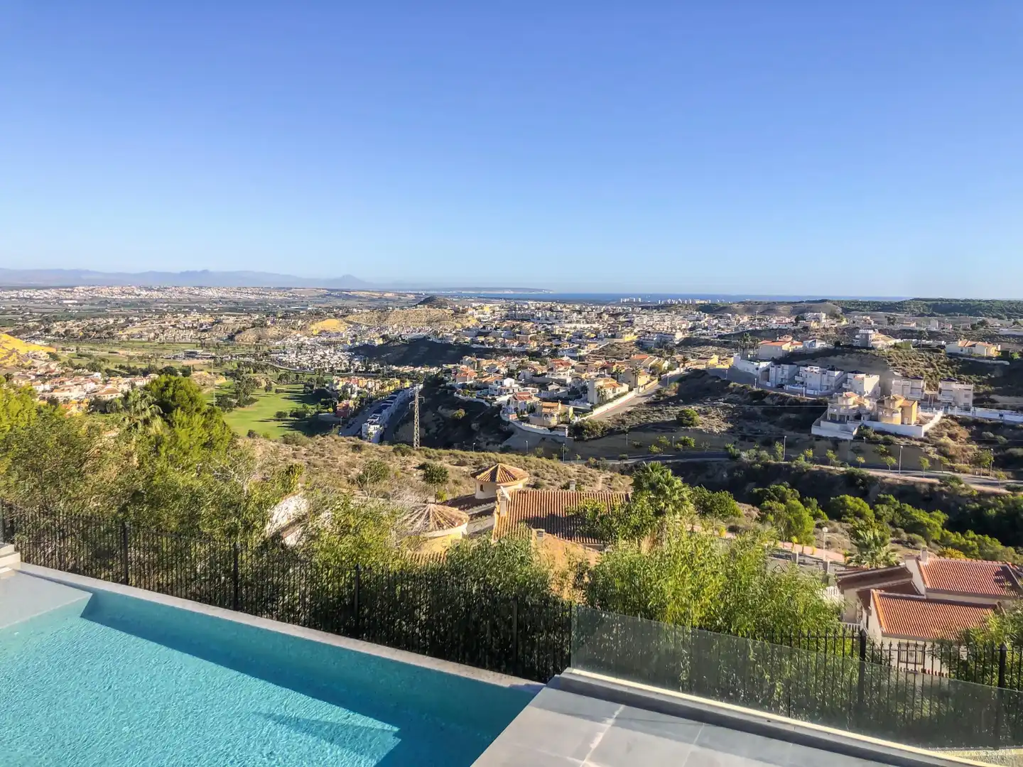 Vista exterior de Casa o xalet en venda en Rojales amb Aire condicionat, Jardí privat i Terrassa