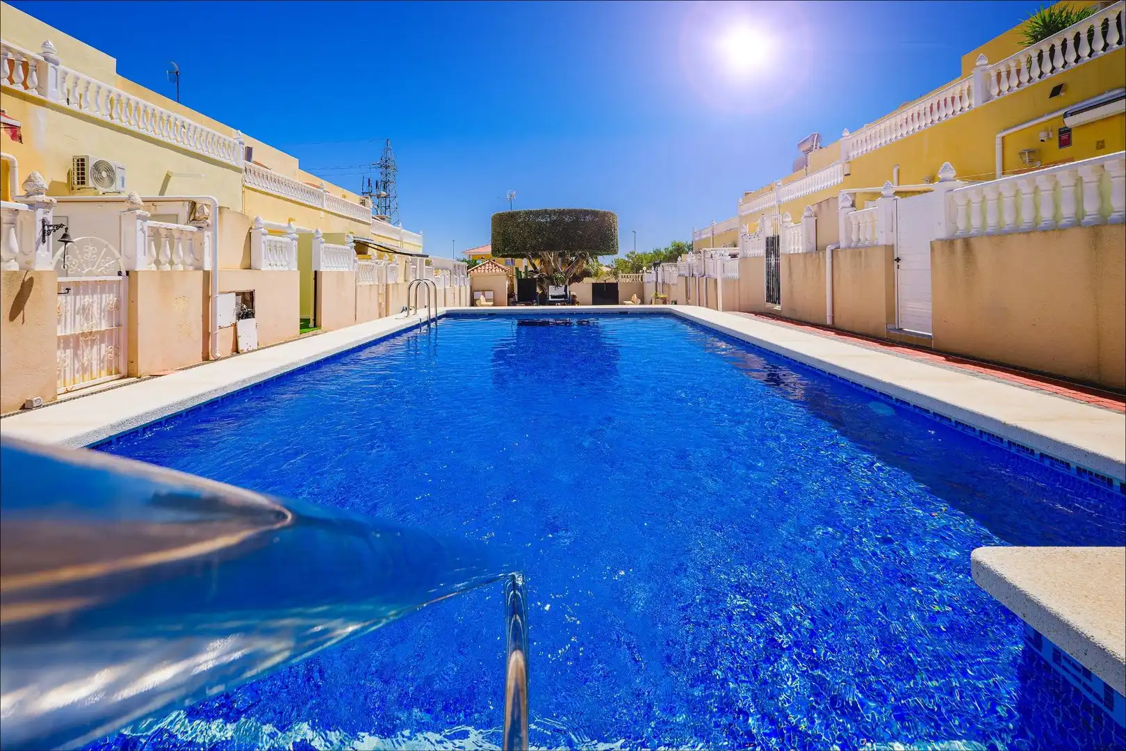 Piscina de Casa adosada en venta en Orihuela con Aire acondicionado, Calefacción y Jardín privado
