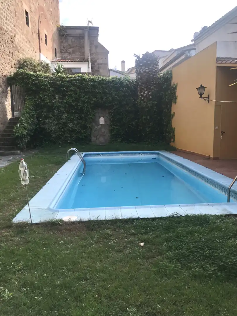Piscina de Casa adosada en venta en Plasencia con Aire acondicionado, Calefacción y Jardín privado