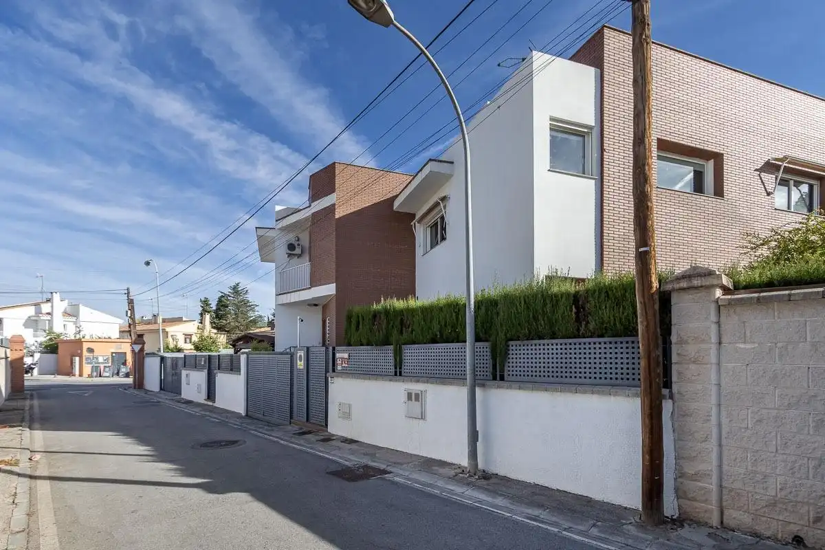 Casa adosada en venda a Calle Floridablanca 1, 3, Huétor Vega