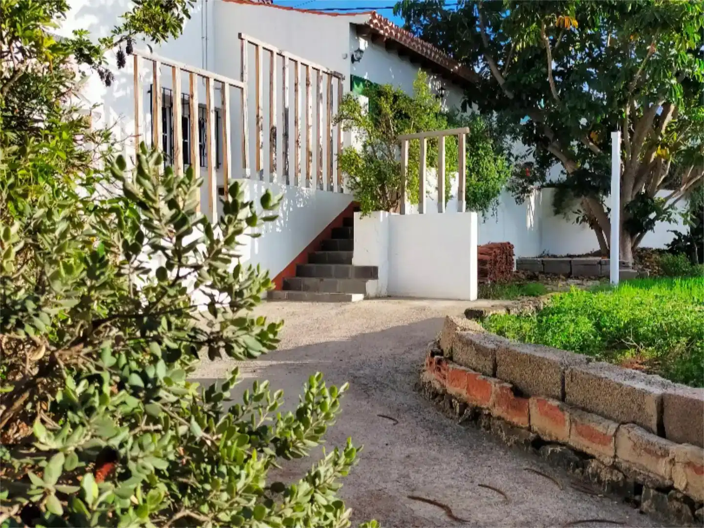 Vista exterior de Casa adosada en venda en San Cristóbal de la Laguna amb Jardí privat