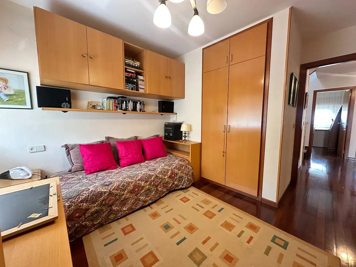 Habitación de Casa o chalet en venta en Santiago de Compostela  con Calefacción, Jardín privado y Parquet