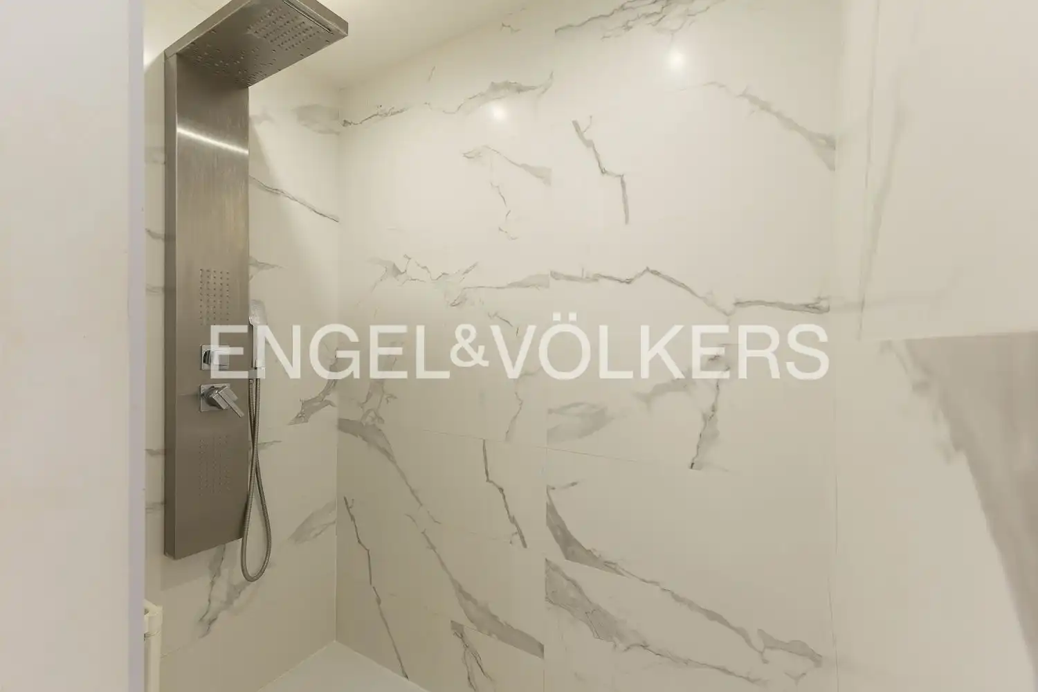 Bathroom of Flat for rent in Valencia  with Air Conditioner, Heating and Terrace