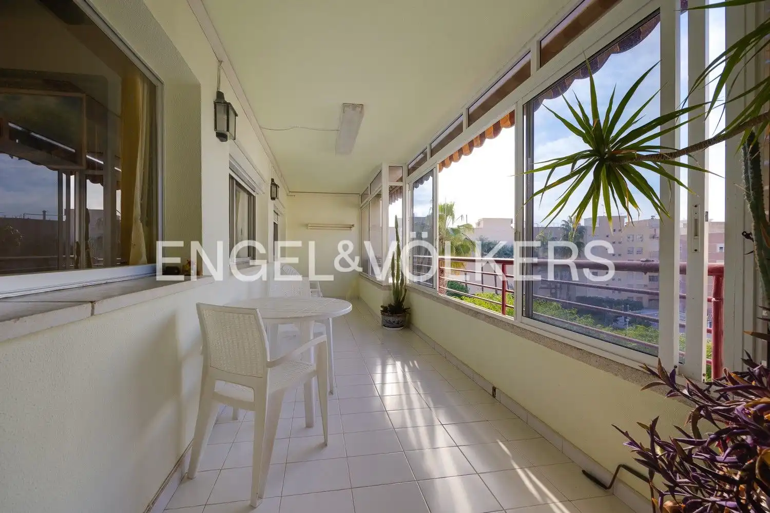 Terrace of Flat for sale in Torrevieja  with Air Conditioner, Heating and Private garden