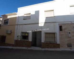 Vista exterior de Casa adosada en venda en Fines amb Terrassa i Balcó