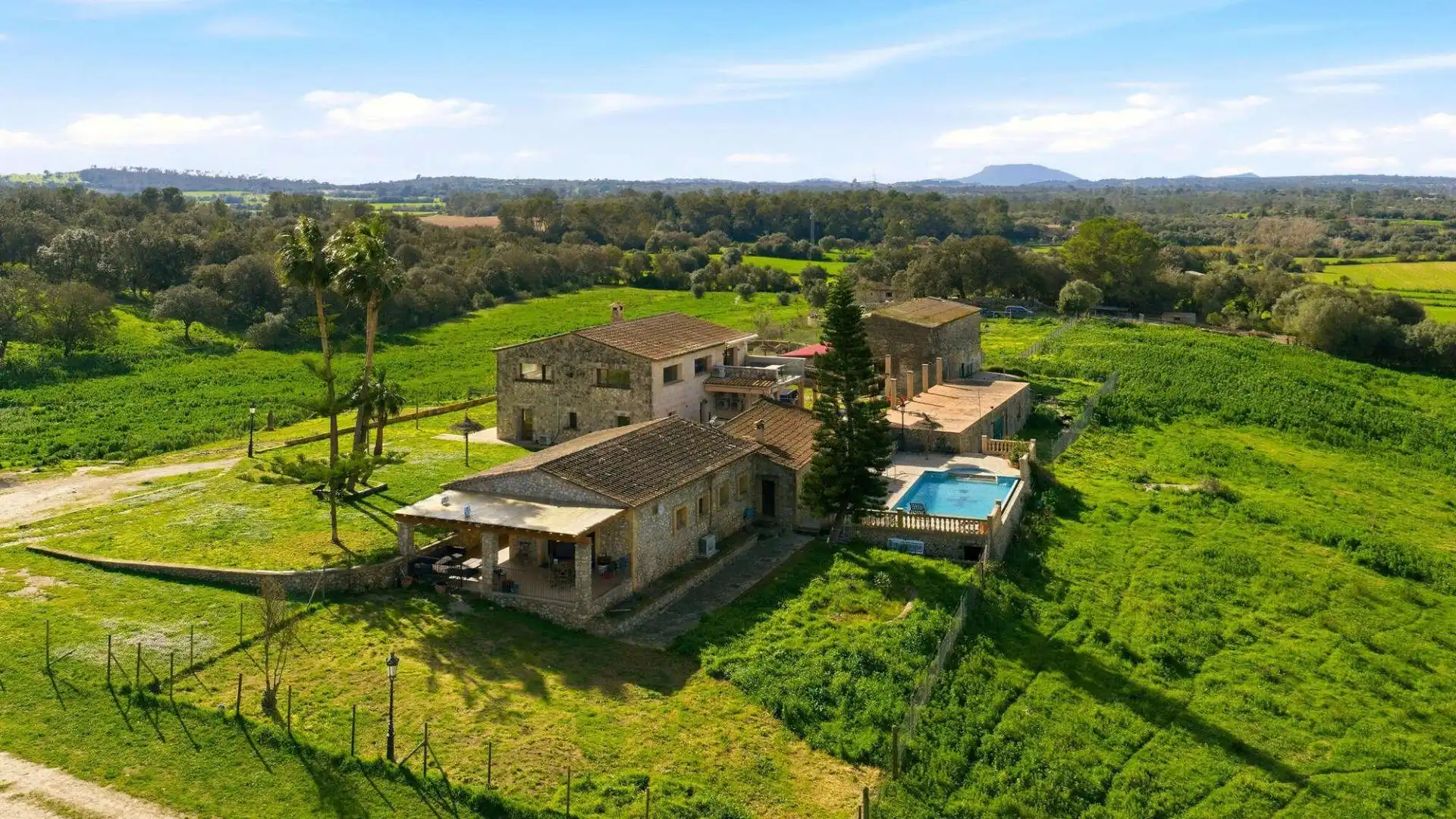 Vista exterior de Casa o xalet en venda en Llubí amb Aire condicionat, Calefacció i Jardí privat