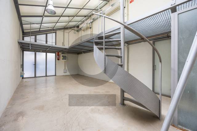 Local comercial en Venta en Calle de Feijóo en Trafalgar