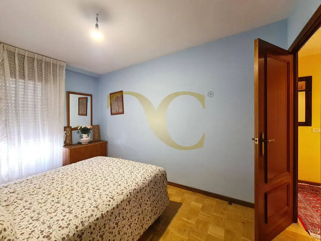 Schlafzimmer von Wohnung zur Miete in Gijón  mit Heizung