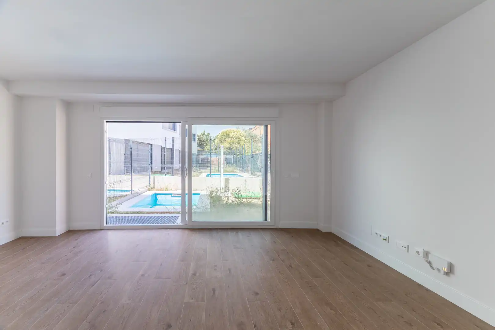 Piscina de Casa adosada en venda en Villanueva del Pardillo amb Aire condicionat, Jardí privat i Terrassa